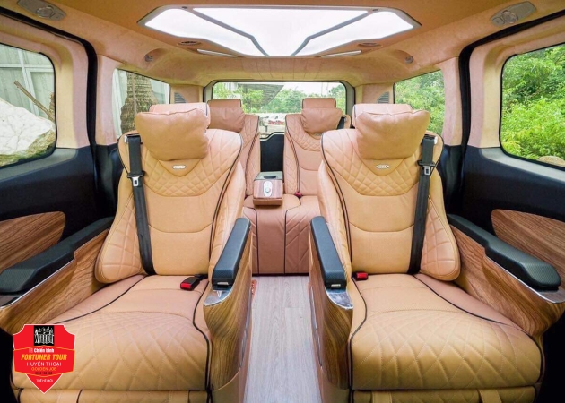 Cho thêu xe carnival 