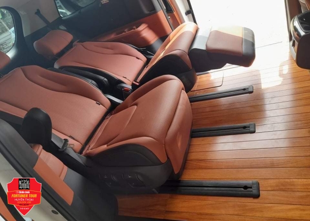 Cho thêu xe carnival 