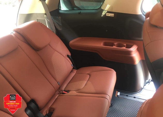 Cho thêu xe carnival 