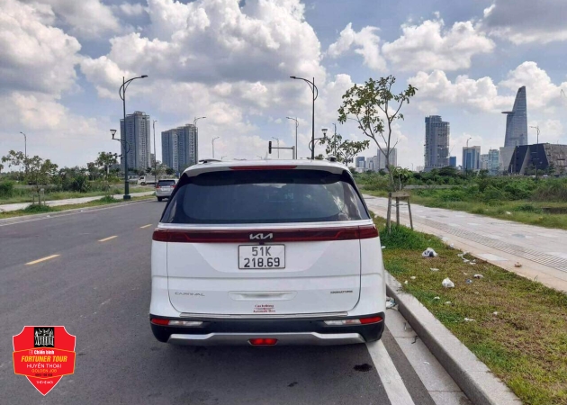 Cho thêu xe carnival 