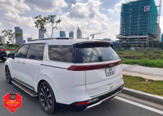 Cho thêu xe carnival 