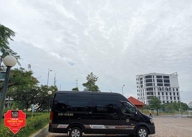 Cho thêu xe carnival 